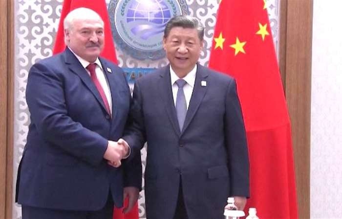 Chủ tịch Trung Quốc Tập Cận Bình (ảnh phải) và Tổng thống Belarus Alexander Lukashenko.