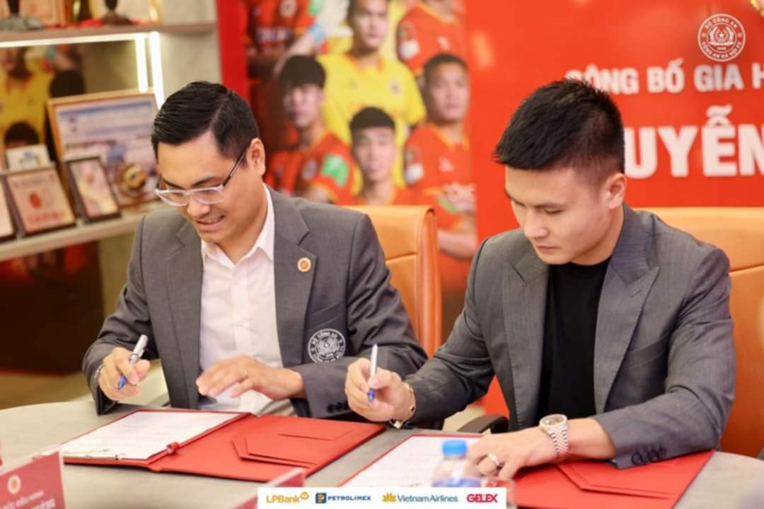 Το μέλλον του Quang Hai διαγράφεται λαμπρό, αυτός είναι πιθανώς ο λόγος! - Φωτογραφία 1. Tương lai Quang Hải sáng tỏ, đây có lẽ là lý do!- Ảnh 1.