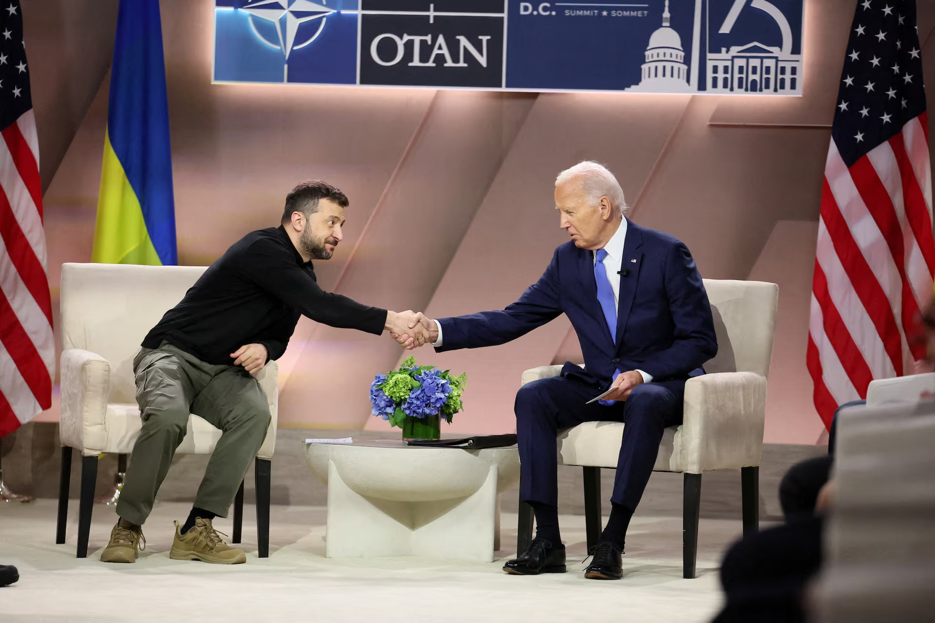 ukraine nhan them 225 trieu do la sau khi hai ong biden va zelenskyy gap nhau hinh 1