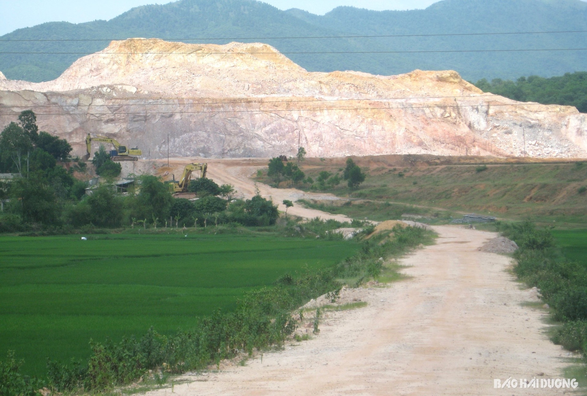 17 khu vuc vat lieu san lap o hai duong can dau gia hinh 1