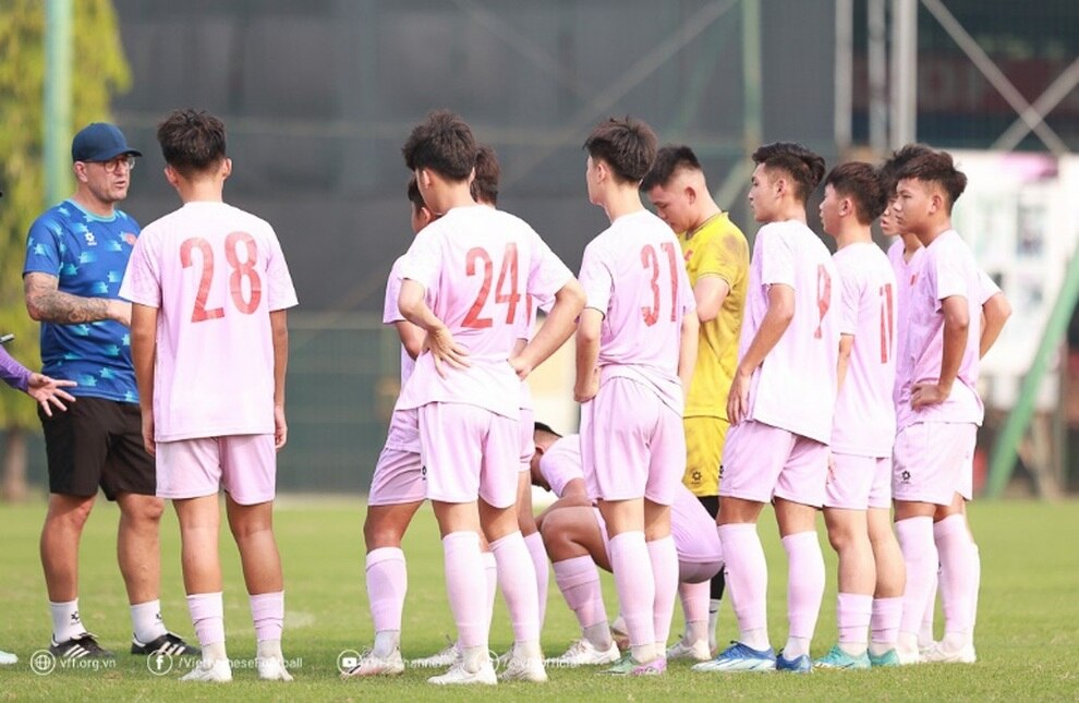 Cựu ngoại binh V-League dẫn dắt U16 Việt Nam dự giải châu Á - 2