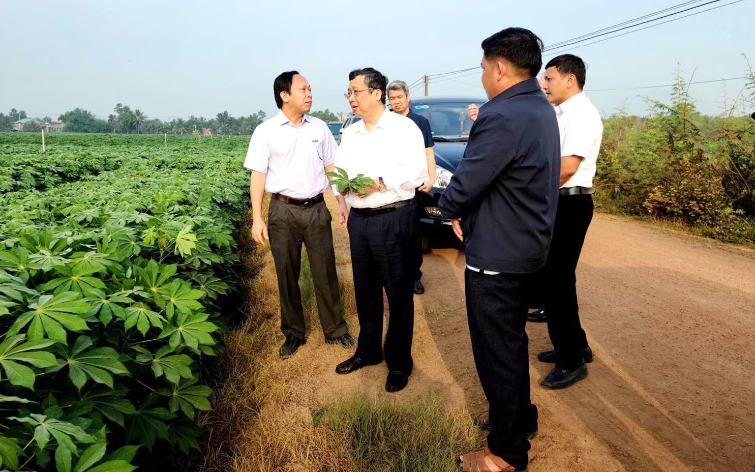 Thứ trưởng Bộ NN&PTNT Hoàng Trung khảo sát tình hình sản xuất mì trên địa bàn tỉnh Tây Ninh