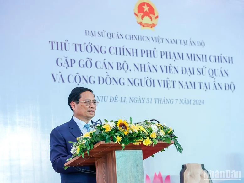 Thủ tướng Phạm Minh Chính gặp gỡ cán bộ, nhân viên Đại sứ quán, cộng đồng người Việt Nam tại Ấn Độ ảnh 3