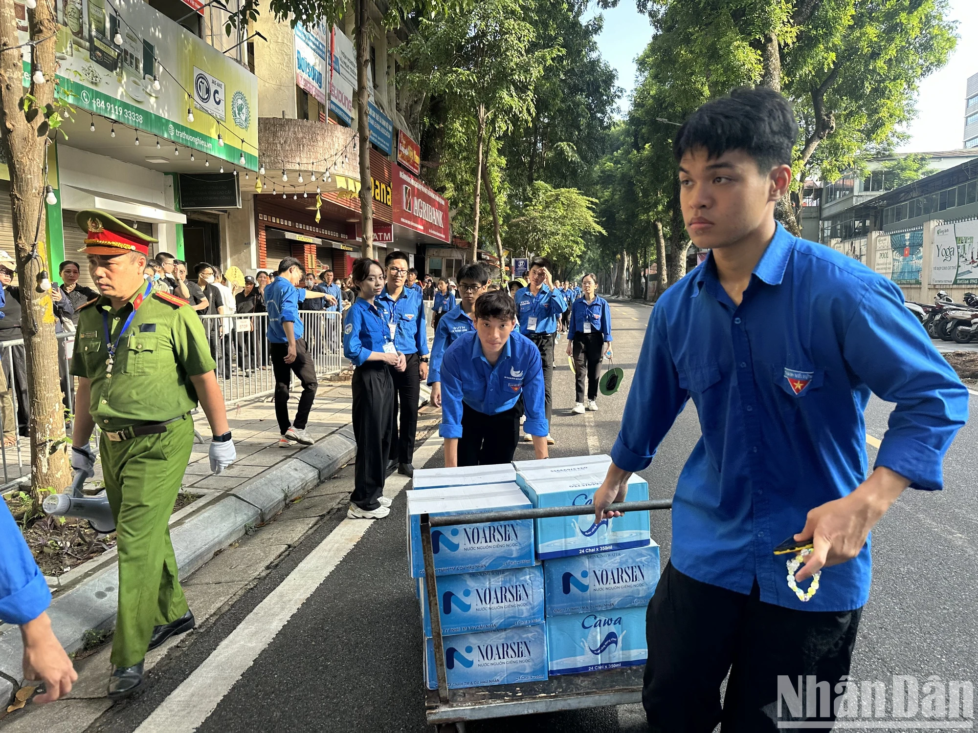 [Ảnh] Hàng nghìn bạn trẻ phục vụ Lễ Quốc tang Tổng Bí thư Nguyễn Phú Trọng ảnh 3