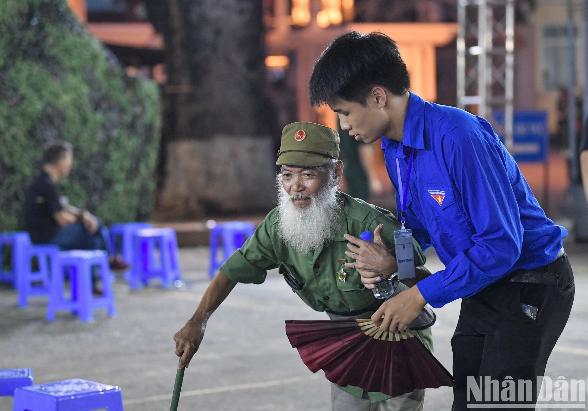 [Ảnh] Hàng nghìn bạn trẻ phục vụ Lễ Quốc tang Tổng Bí thư Nguyễn Phú Trọng ảnh 8