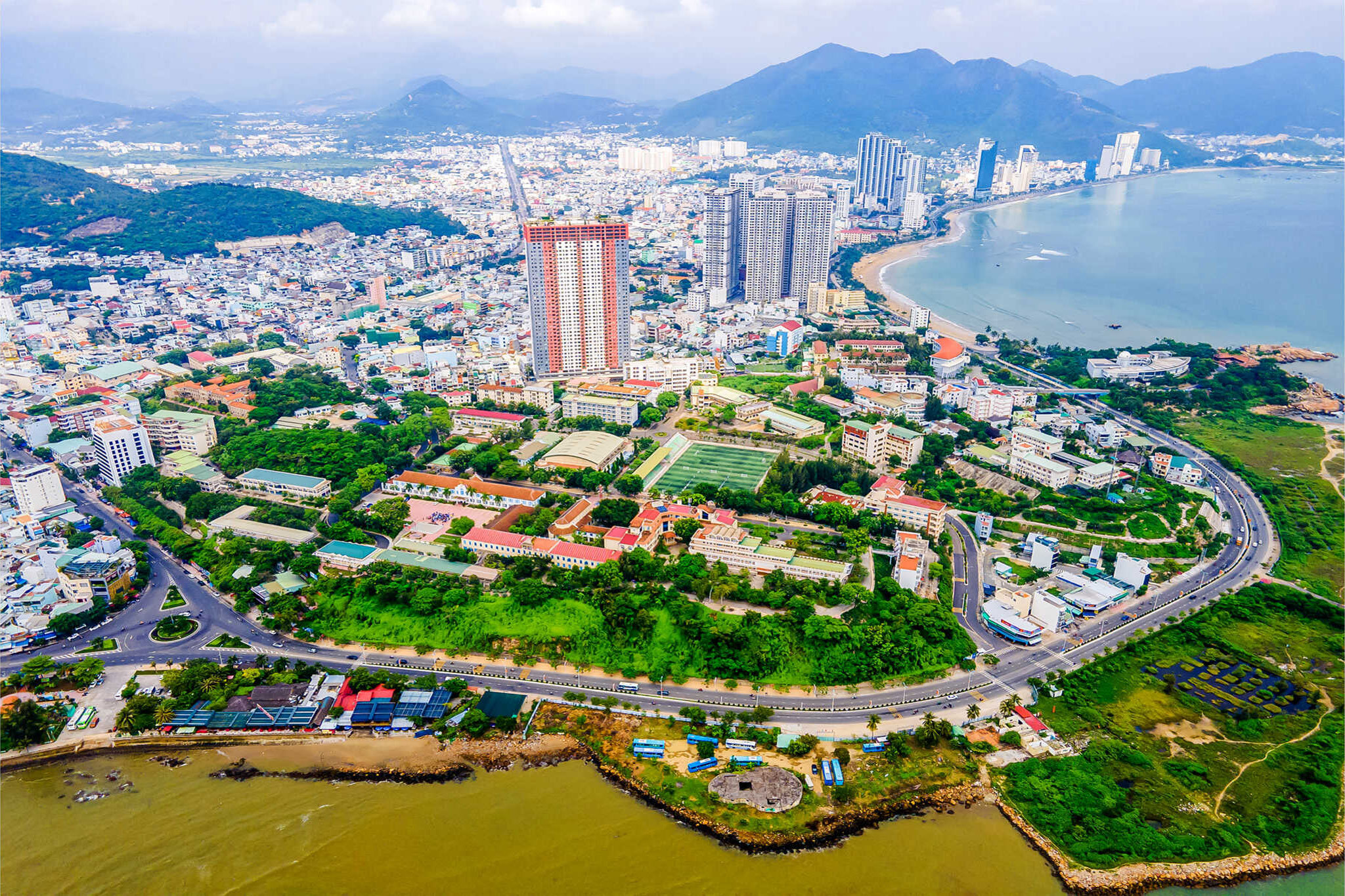 Trường ĐH Nha Trang: 65 năm đào tạo gần 110.000 người từ cao đẳng đến tiến sĩ- Ảnh 2.