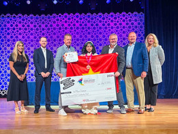 مسابقات قهرمانی طراحی گل Mai Ngoc Linh.jpg