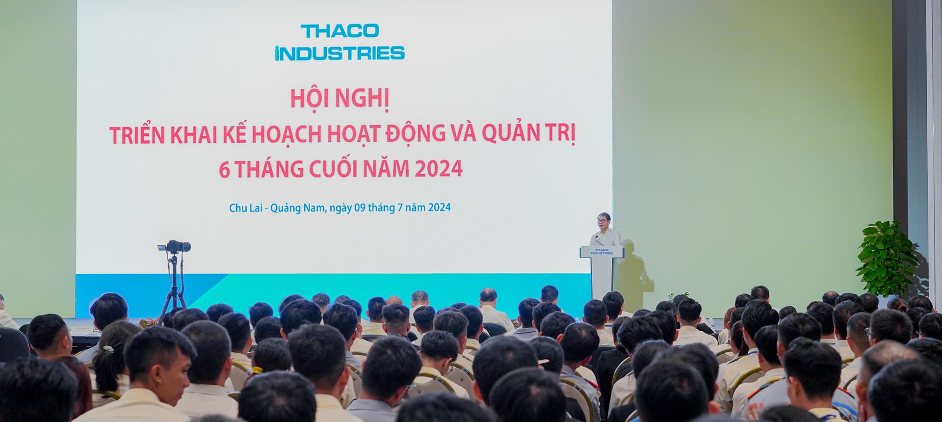 Chủ tịch HĐQT THACO Trần Bá Dương phát biểu tại Hội nghị