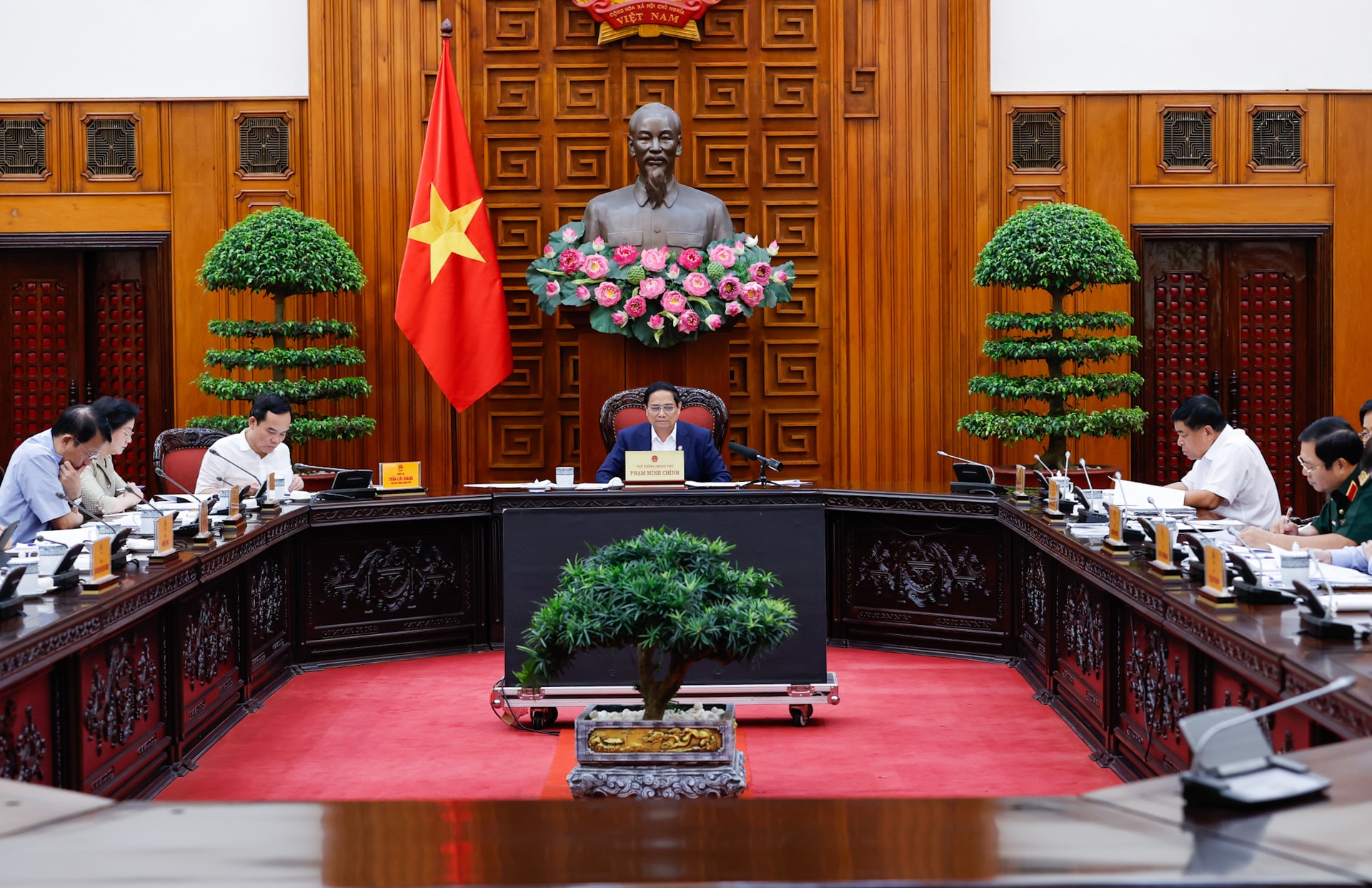 Thủ tướng Phạm Minh Chính: Đẩy mạnh phân cấp, phân quyền và cắt giảm thủ tục hành chính- Ảnh 7.