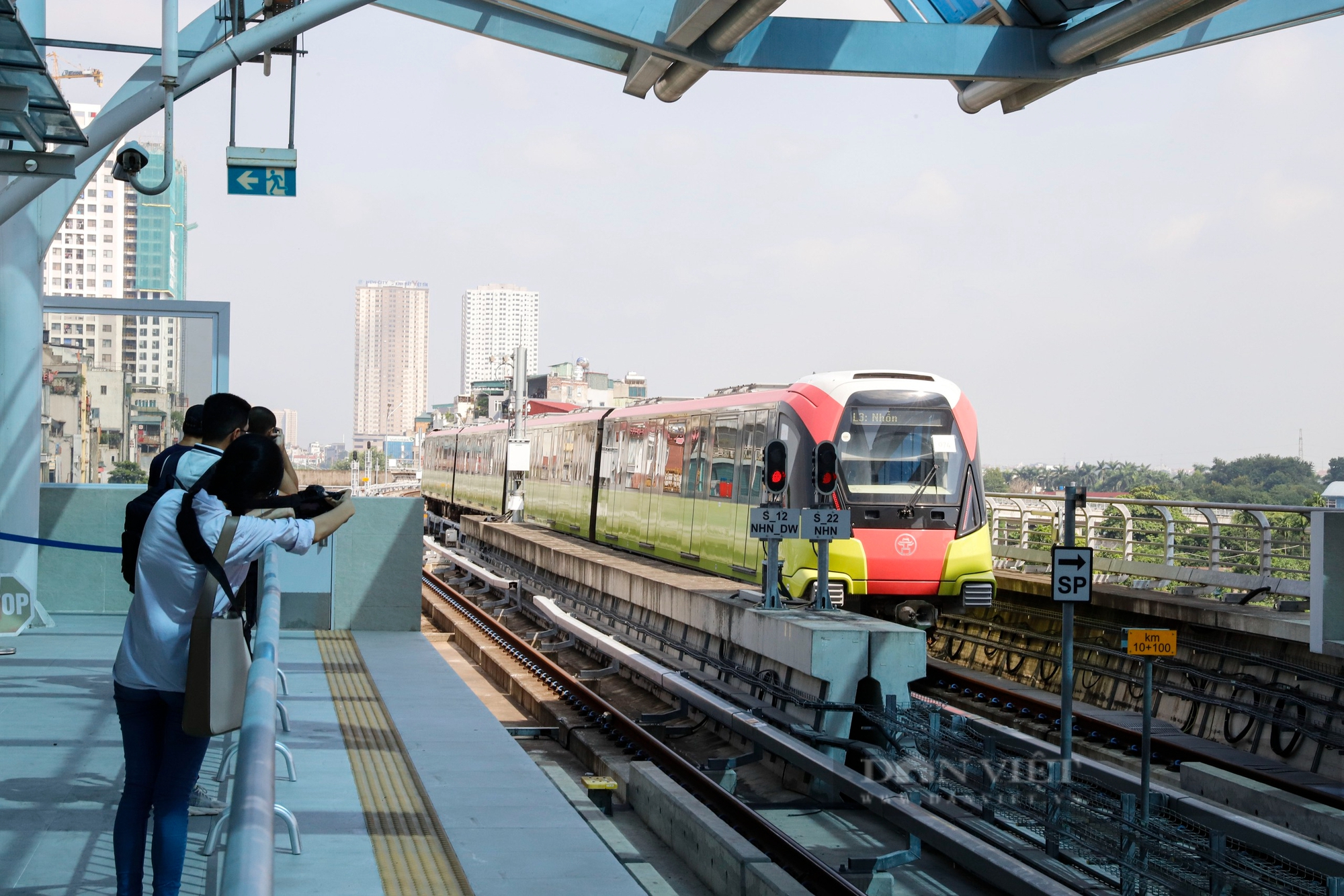 Trải nghiệm thực tế tàu đường sắt Nhổn – ga Hà Nội trước ngày vận hành thương mại- Ảnh 2. Trải nghiệm thực tế tàu đường sắt Nhổn – ga Hà Nội trước ngày vận hành thương mại- Ảnh 2.