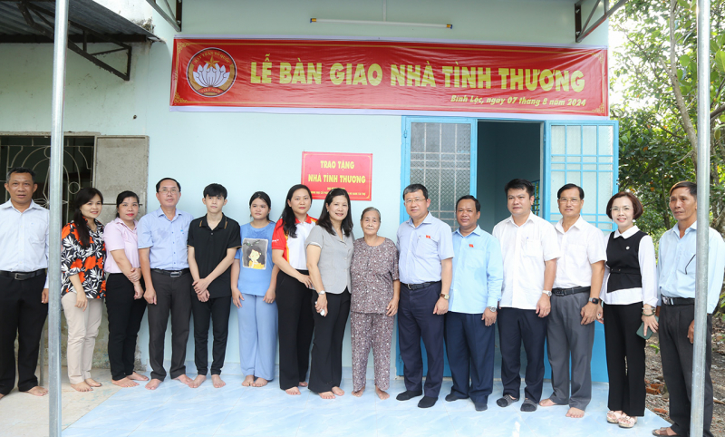 Chủ nhiệm Ủy ban Đối ngoại Vũ Hải Hà trao nhà tình thương cho các hộ có hoàn cảnh khó khăn tại Đồng Nai 