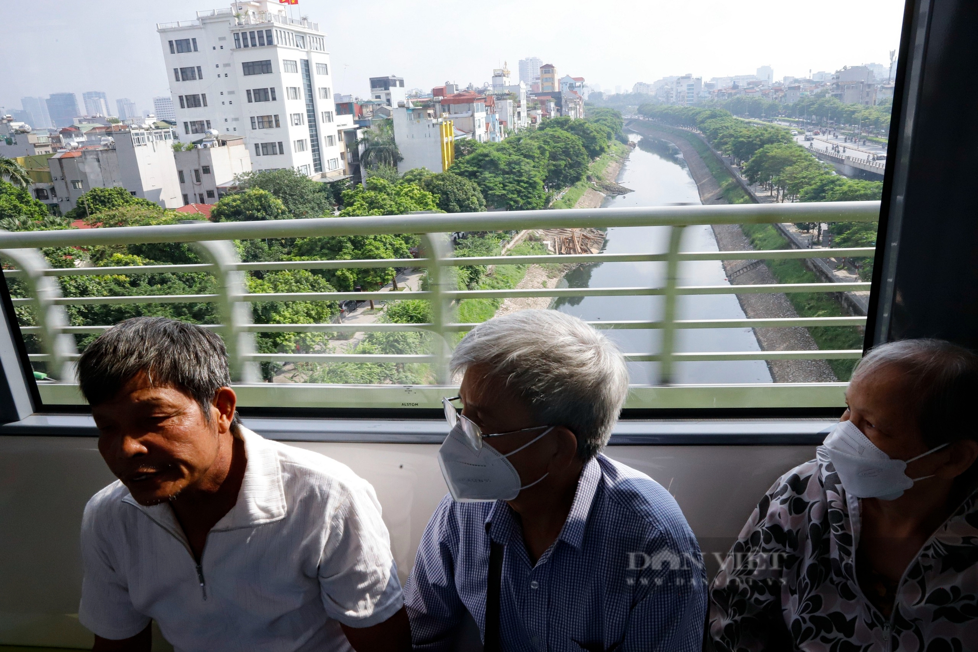 Người dân xếp hàng từ 6h sáng trong ngày đầu trải nghiệm Metro Nhổn-Ga Hà Nội - Ảnh 10.