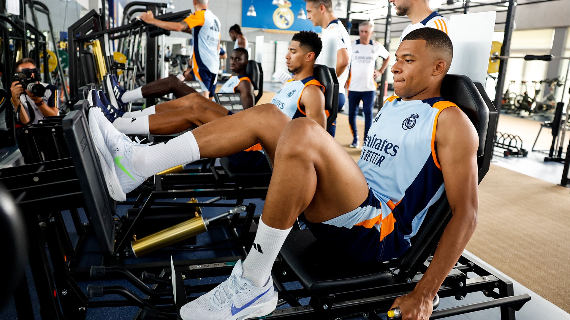 Mbappe chính thức hội quân cùng Real Madrid, chờ đoạt chiếc cúp đầu tiên- Ảnh 3.