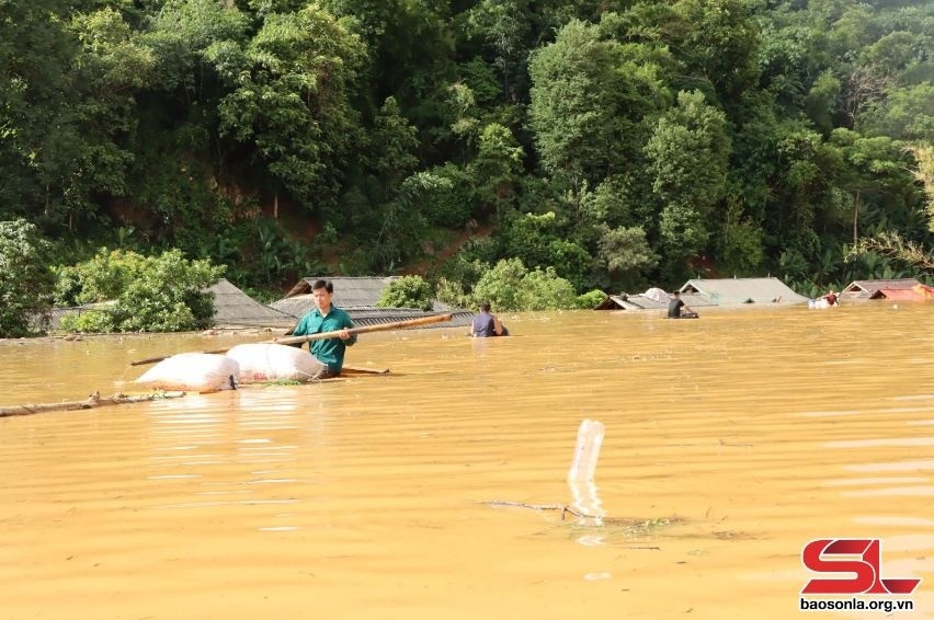 Mưa lũ gây thiệt hại nặng nề cho nhân dân hai tỉnh Sơn La và Điện Biên