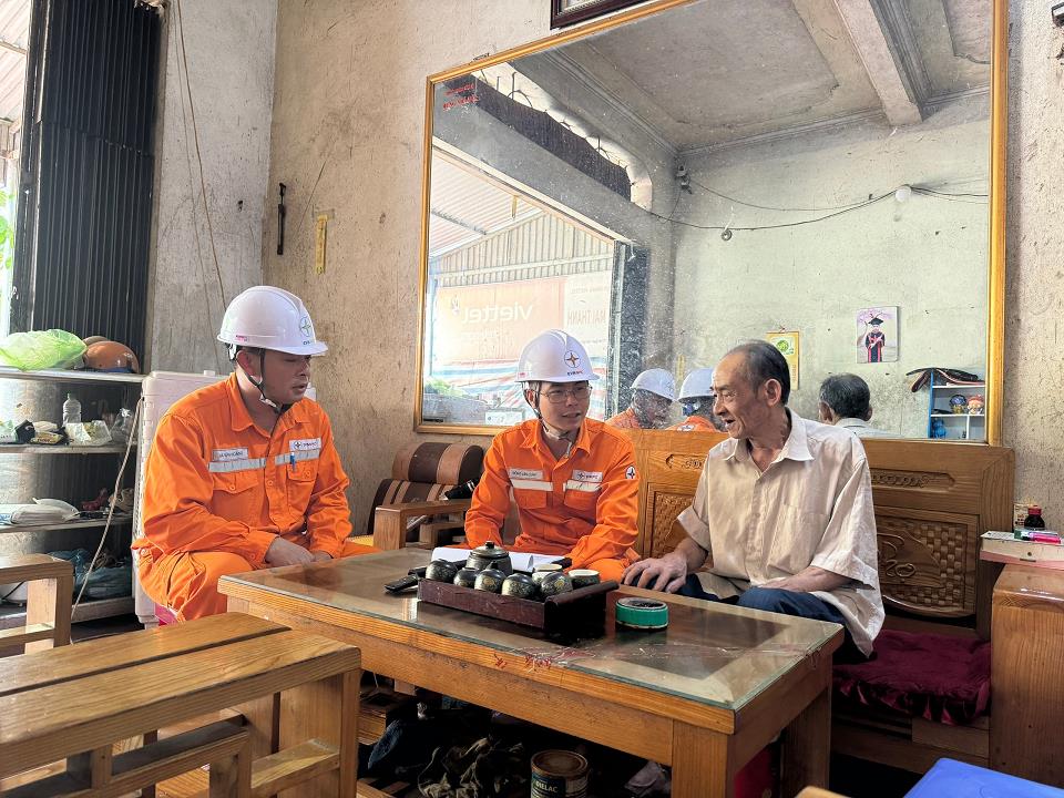 Điện lực Cao Bằng, Lạng Sơn: Lan tỏa tinh thần chung tay sử dụng điện an toàn, tiết kiệm và hiệu quả- Ảnh 3.