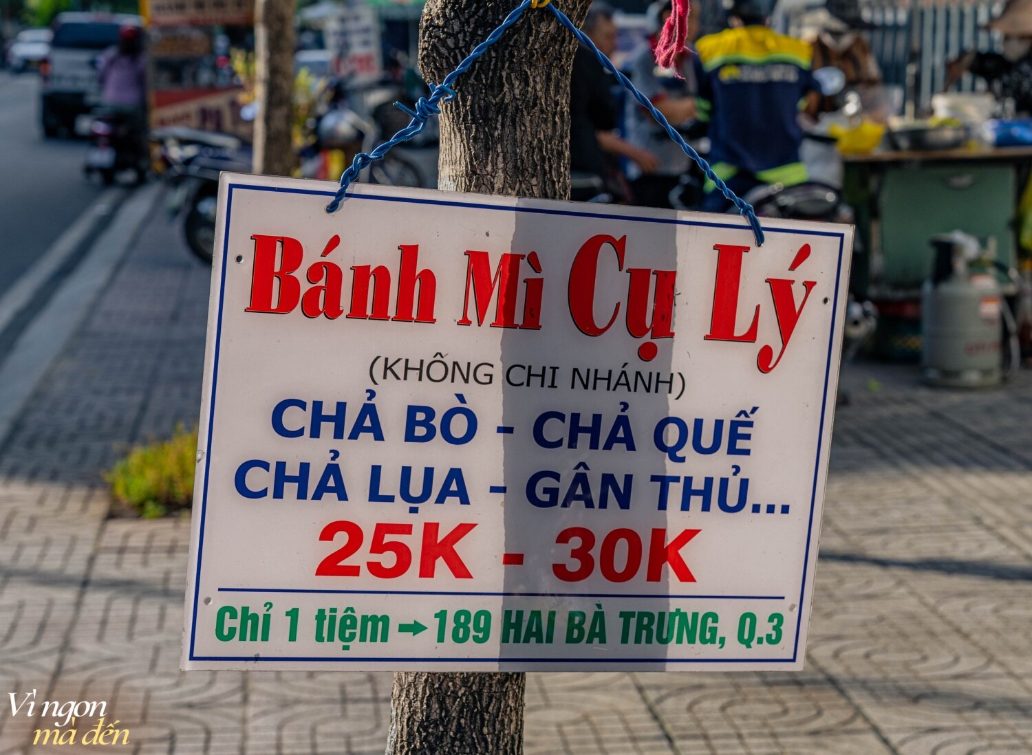 Mâm giò chả hấp dẫn của tiệm bánh mì hơn 70 năm: Mỗi sáng hơn 3 tiếng bán sương sương 500 ổ, từng được vinh danh kỷ lục Việt Nam - Ảnh 3.