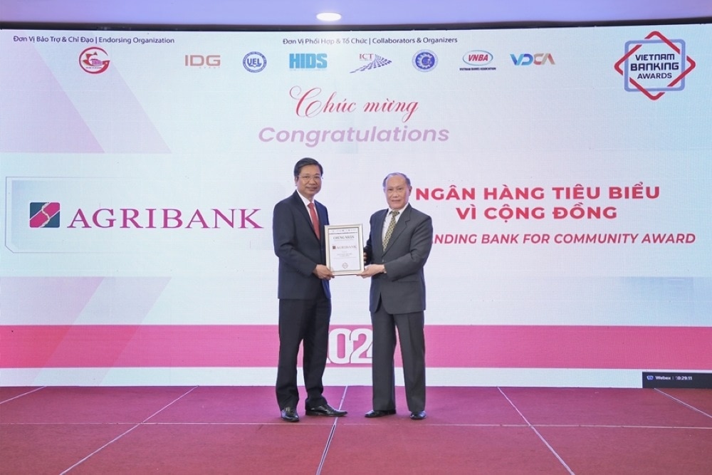 Agribank nhiều năm liền nhận được danh hiệu “Ngân hàng tiêu biểu vì cộng đồng”. Ảnh: Agribank