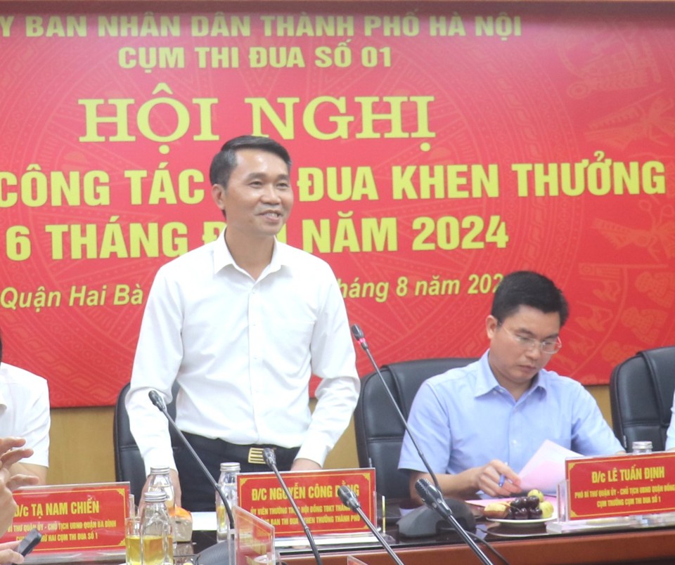 Trưởng Ban Thi đua-Khen thưởng TP Hà Nội Nguyễn Công Bằng biểu dương kết quả đạt được của các đơn vị trong Cụm thi đua số 1 