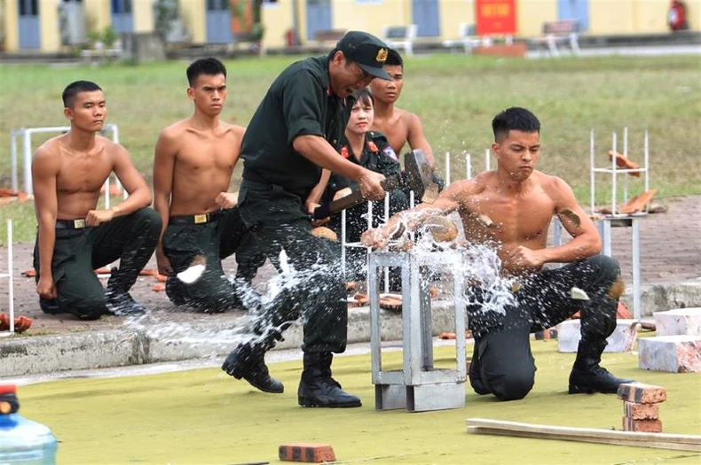 Đoàn đại biểu cán bộ quy hoạch Ủy viên Trung ương Đảng khóa XIV tham quan thực tế tại Bộ Tư lệnh Cảnh sát cơ động ảnh 4