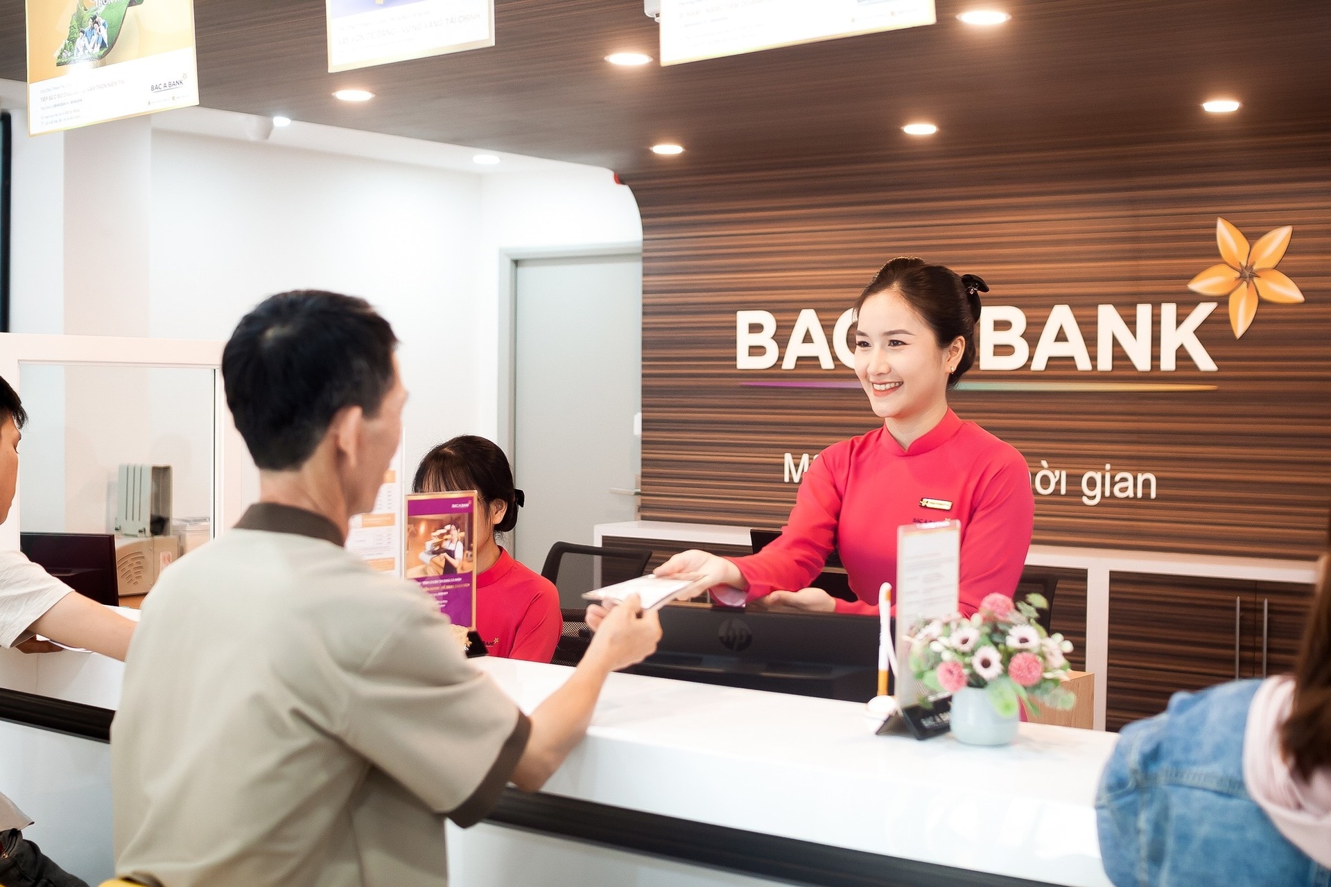 bac a bank tung ngan uu dai mung sinh nhat 30 nam hinh 2