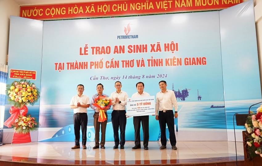 Petrovietnam ủng hộ 6 tỷ đồng xây nhà Đại đoàn kết tại Cần Thơ và Kiên Giang