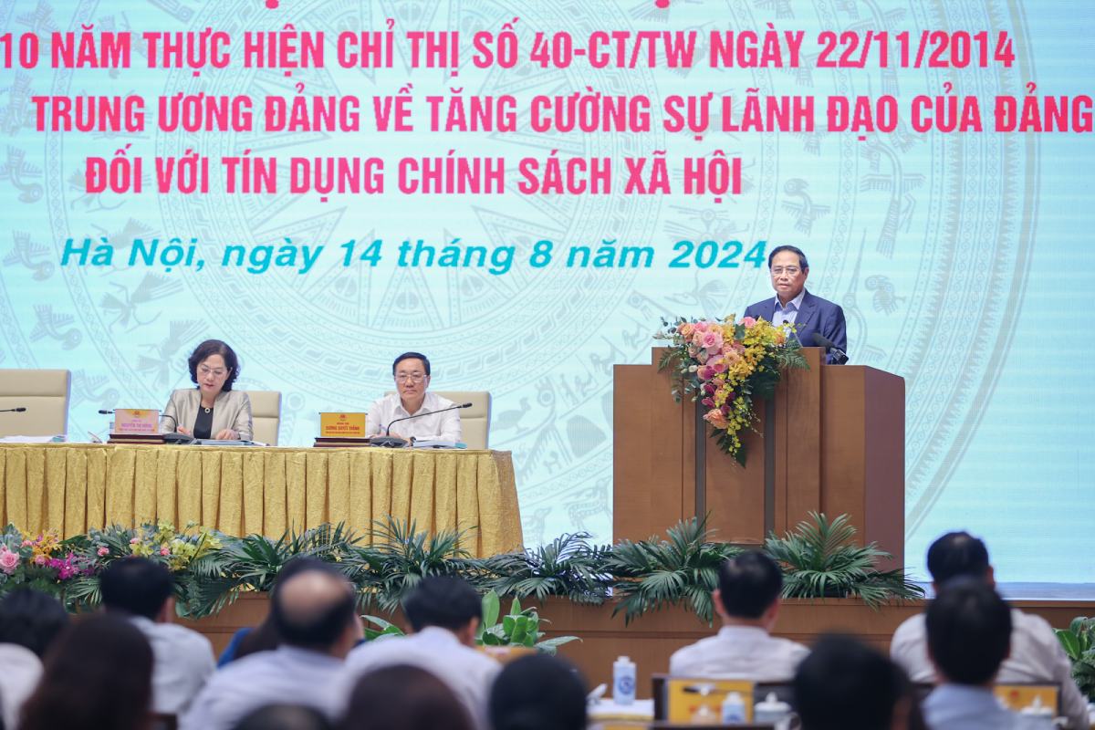 Thủ tướng Chính phủ yêu cầu hoàn thiện cơ chế, chính sách về tín dụng, lao động, tiền lương. Ảnh: Nhật Bắc