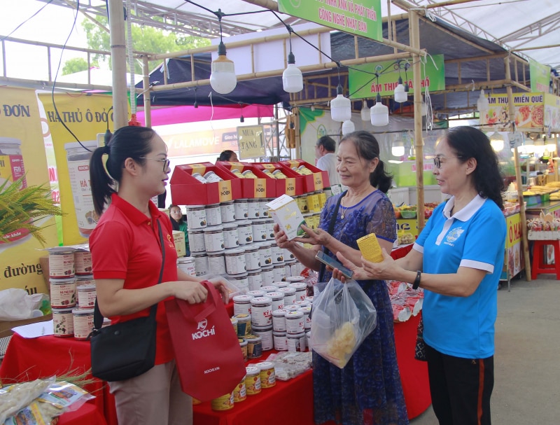 Hà Nội khai mạc Tuần hàng Tư vấn, giới thiệu và xúc tiến tiêu thụ sản phẩm OCOP, làng nghề, nông sản thực phẩm an toàn 2024 -0