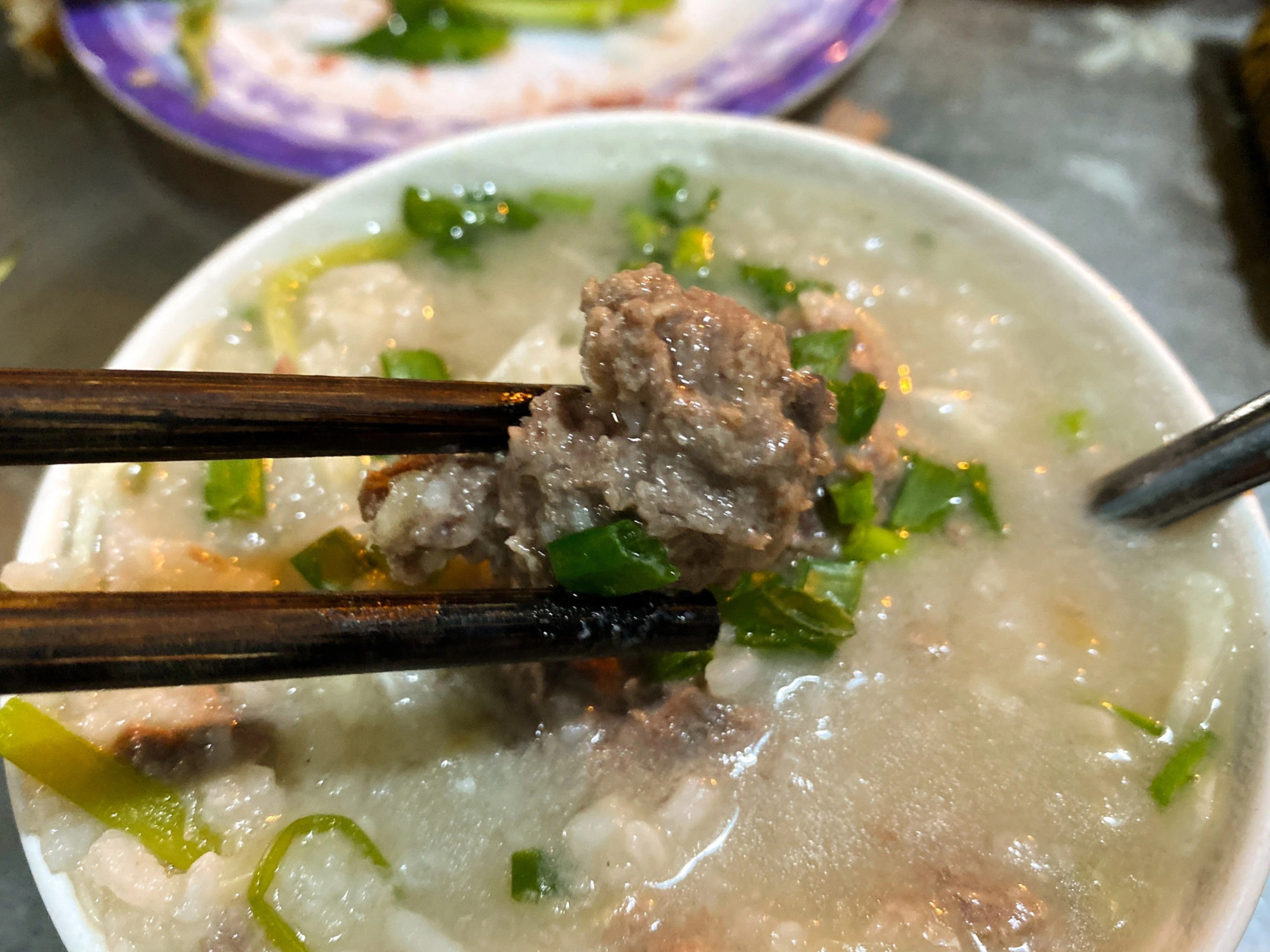There is a white porridge shop with minced quail that has been popular for three decades - Photo 5. There is a white porridge shop with minced quail that has been popular for three decades - Photo 5.