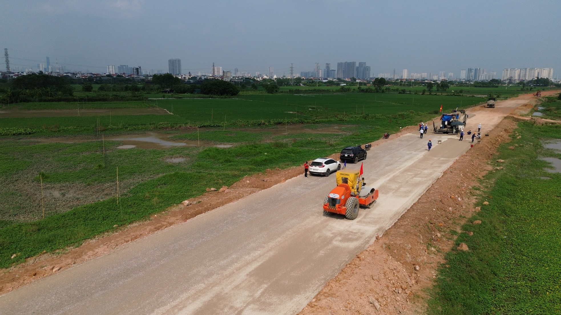 Đường Vành đai 4- Vùng Thủ đô với những km đầu tiên được thảm nhựa, hiện hình hài ảnh 11