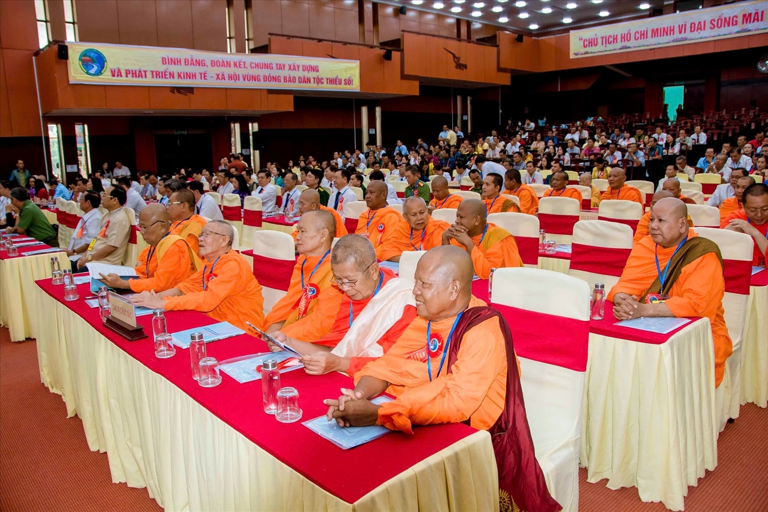 Các chùa Phật giáo Nam tông Khmer, các cơ sở tín ngưỡng của người Hoa và các dân tộc trong vùng đồng bào DTTS tỉnh Sóc Trăng luôn chấp hành tốt chủ trương của Đảng, chính sách, pháp luật của Nhà nước