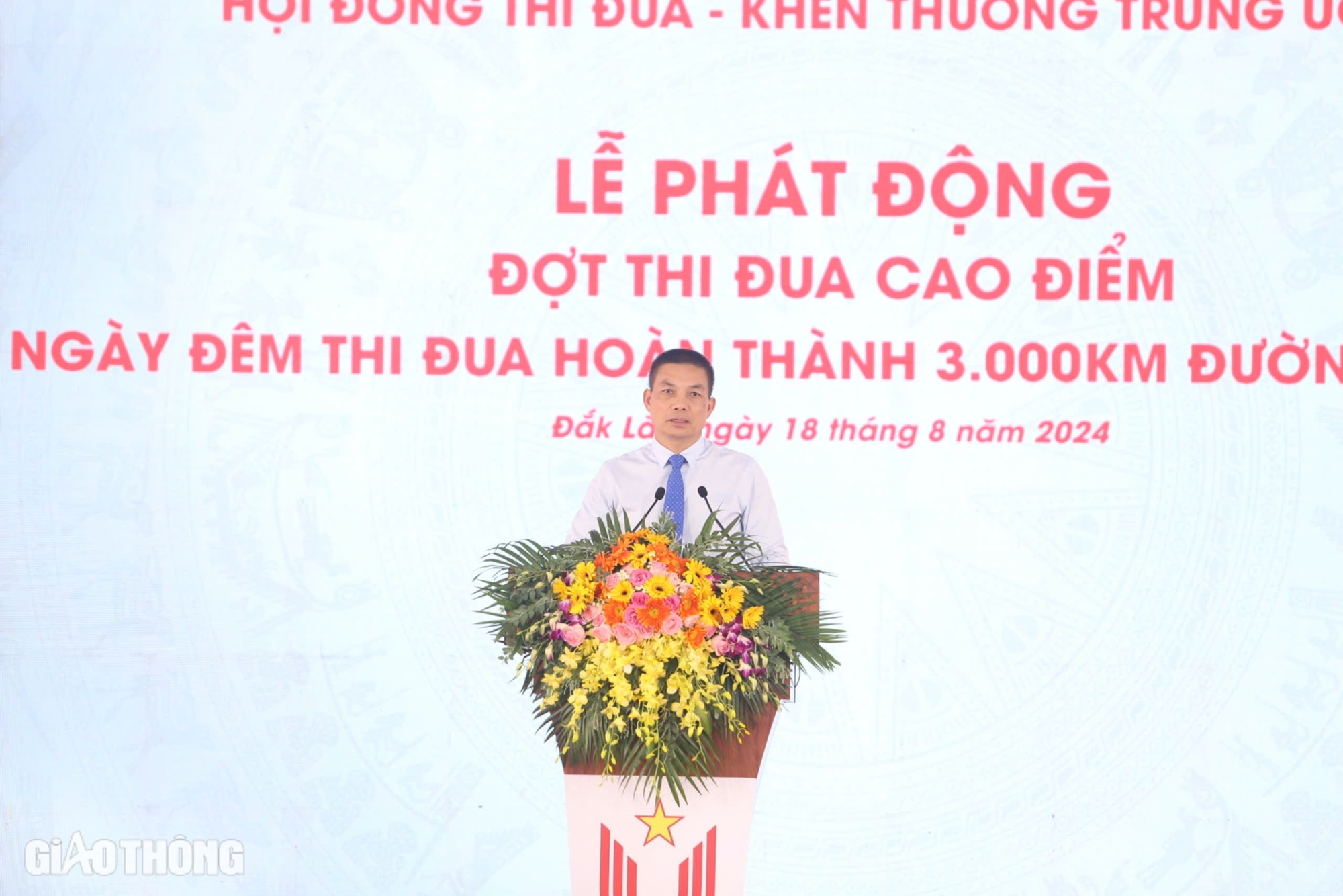 Tại lễ phát động thi đua làm cao tốc, nhà thầu Sơn Hải đề đạt 2 việc, Thủ tướng quyết ngay- Ảnh 2.