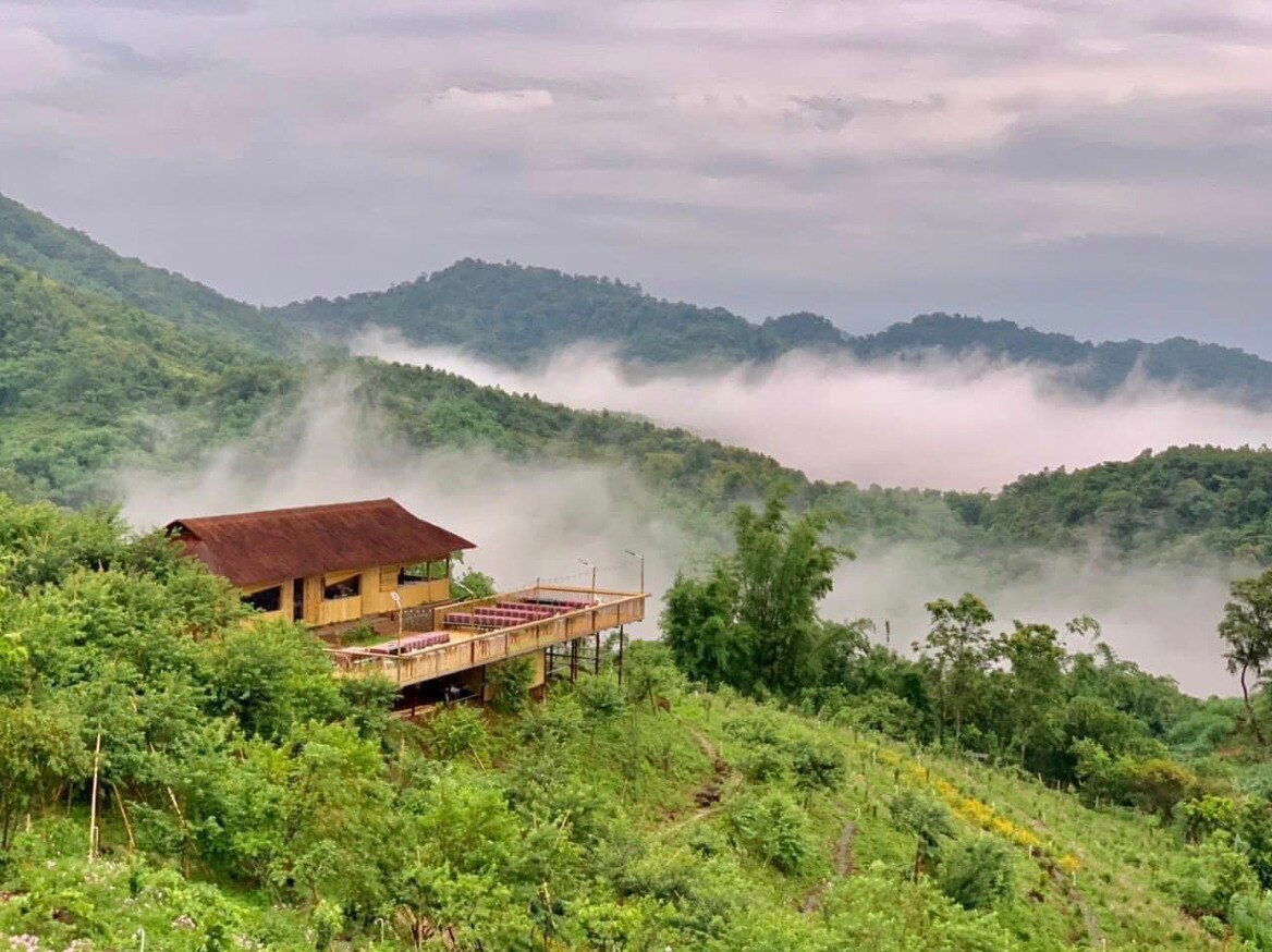 ve xom mung hoa minh trong buc tranh thanh binh da sac mau hinh 4