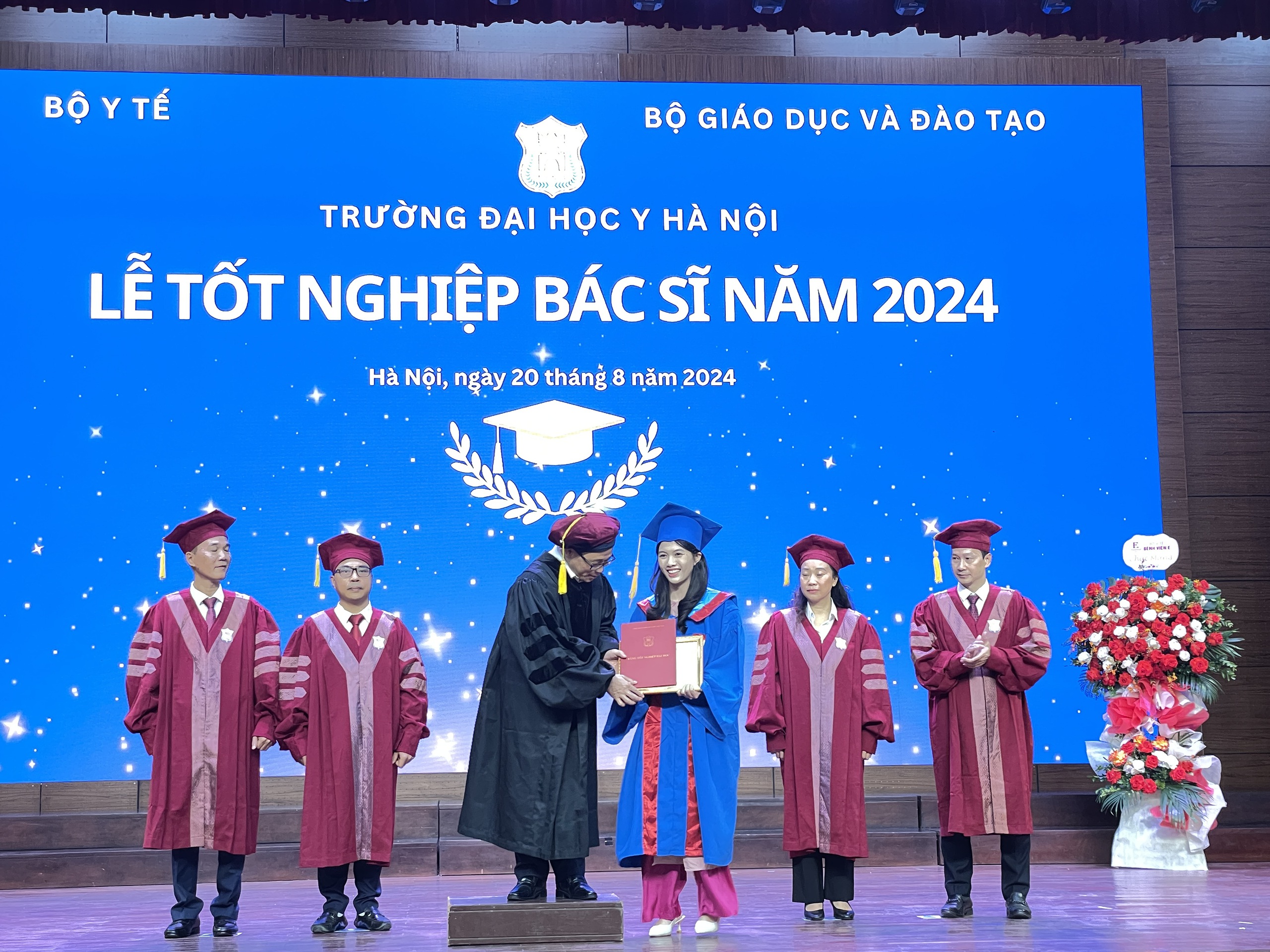 Gần 800 bác sĩ đào tạo xuyên dịch COVID-19 nhận bằng tốt nghiệp- Ảnh 2.