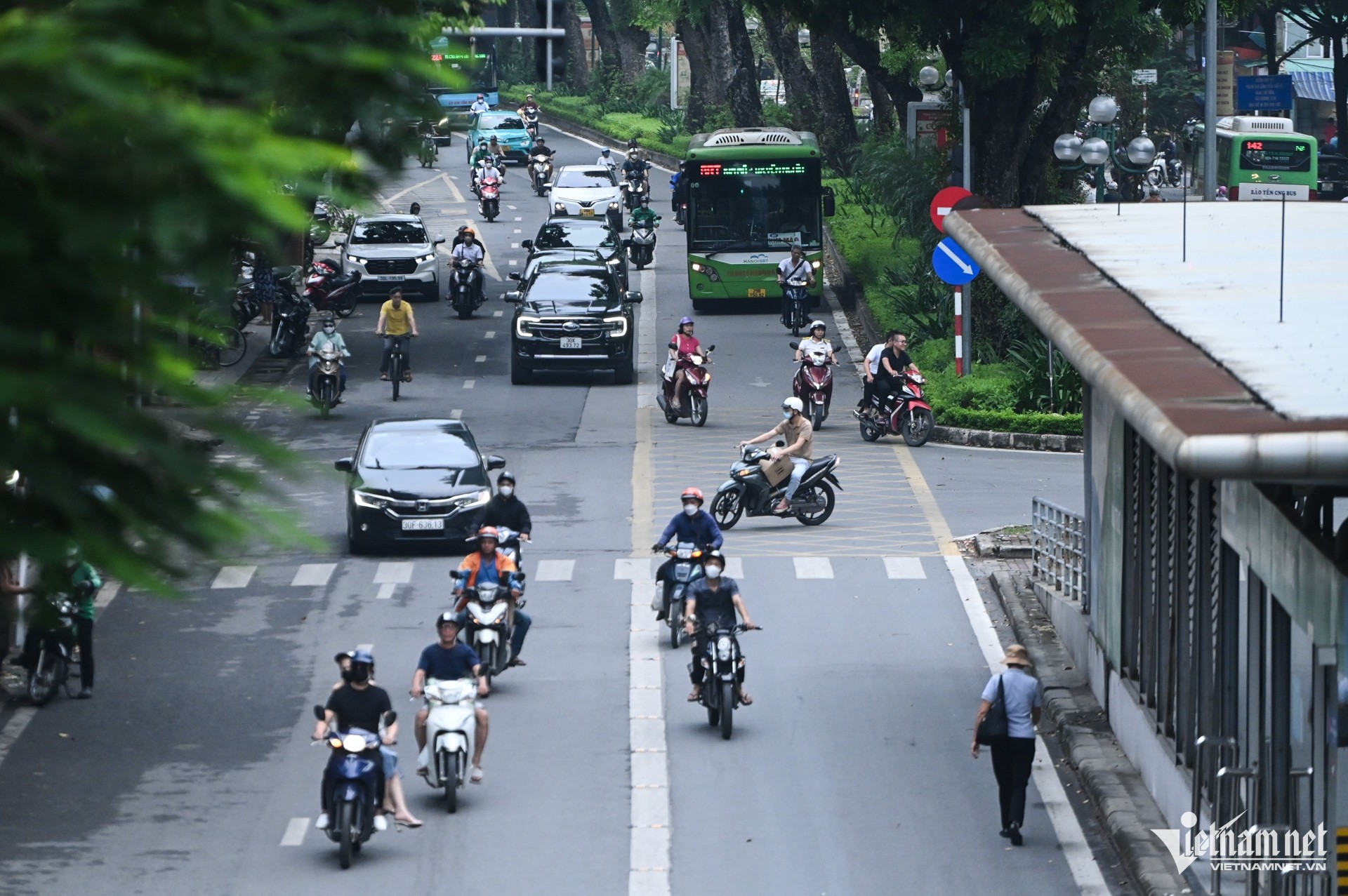 Hiện trạng vỉa hè, dải phân cách dọc tuyến buýt BRT nơi đề xuất xén bớt ảnh 10