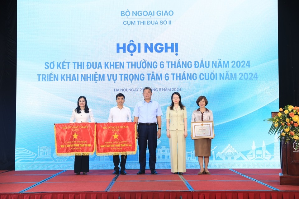 Hội nghị sơ kết công tác thi đua, khen thưởng 6 tháng đầu năm; triển khai nhiệm vụ trọng tâm 6 tháng cuối năm 2024 của Cụm Thi đua số II, Bộ Ngoại giao. 