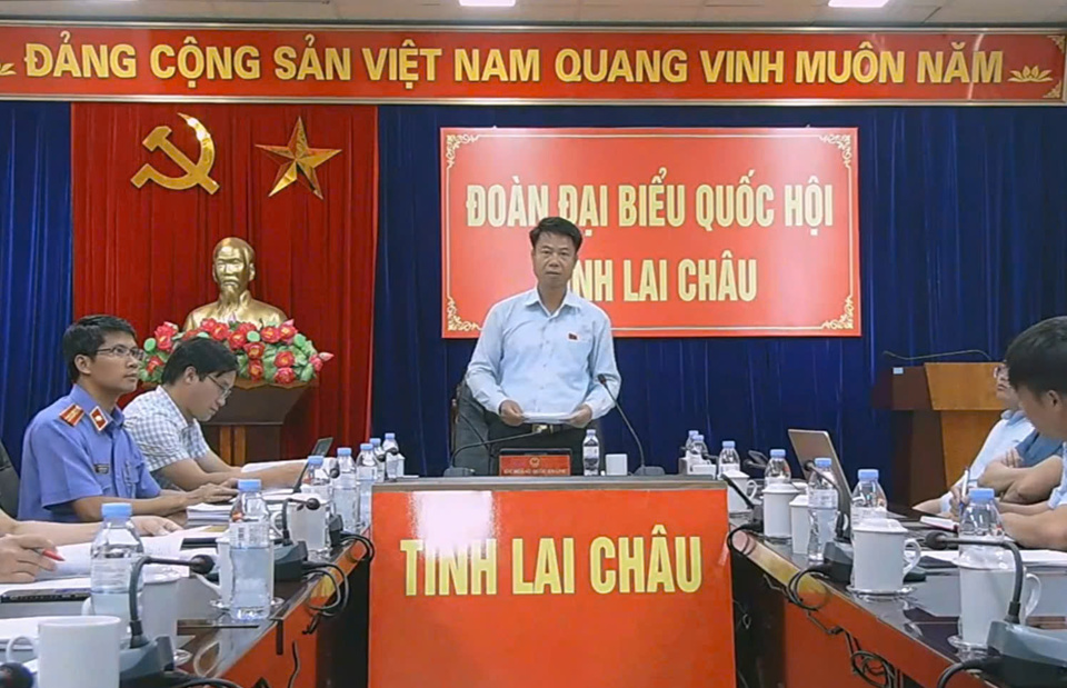 Đại biểu Hoàng Quốc Khánh nêu vấn đề chất vấn tại điểm cầu tỉnh Lai Châu. Ảnh: Quochoi.vn 