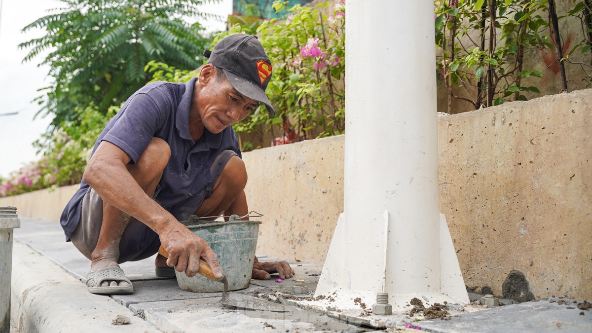 Đường Âu Cơ - Nhật Tân sau khi tổ chức lại giao thông, mật độ phương tiện hiện tại như thế nào? ảnh 11