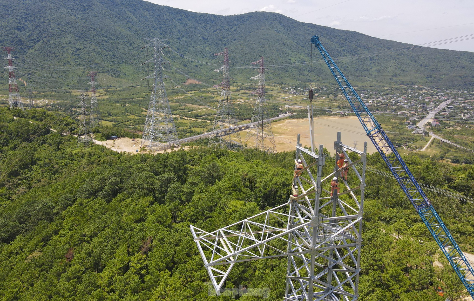 Toàn cảnh đường dây 500kV mạch 3 qua Hà Tĩnh trước ngày về đích ảnh 8