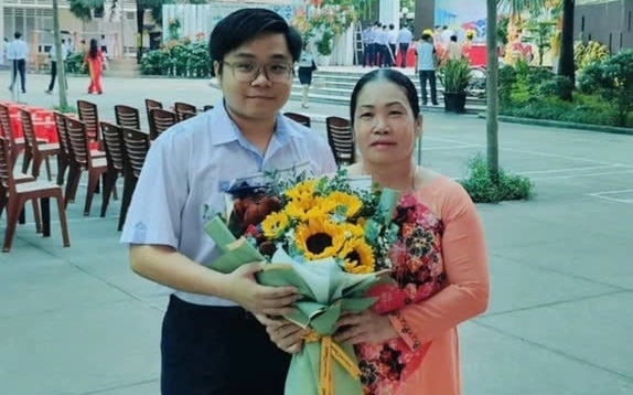 Các thủ khoa, á khoa toàn quốc và TP.HCM là tân sinh viên trường nào?- Ảnh 2.