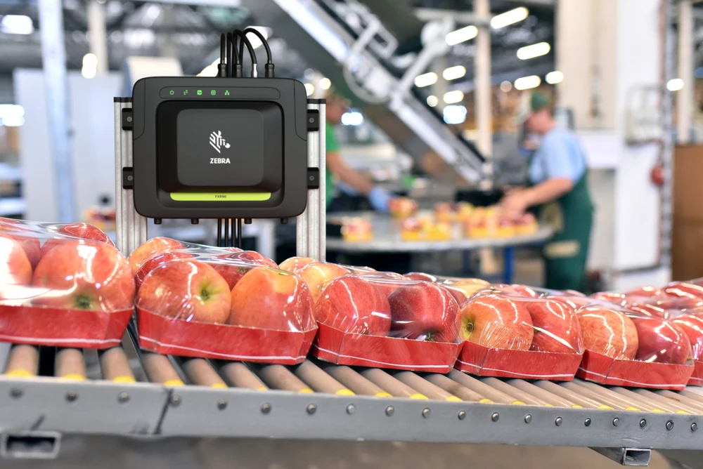 manufacturing-photography-application-fxr90-rfid-antenna-food-apples_edited.jpg