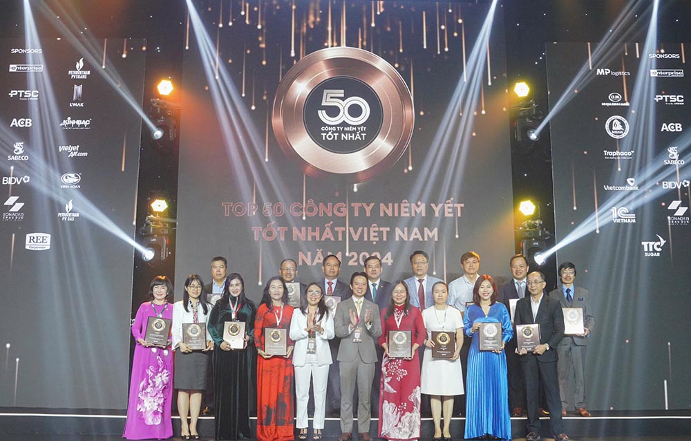 Top 50 công ty niêm yết tốt nhất Việt Nam 2024 với các doanh nghiệp xuất sắc hàng đầu như Vietjet, Petrolimex, Vinamilk,... Ảnh: Vietjet