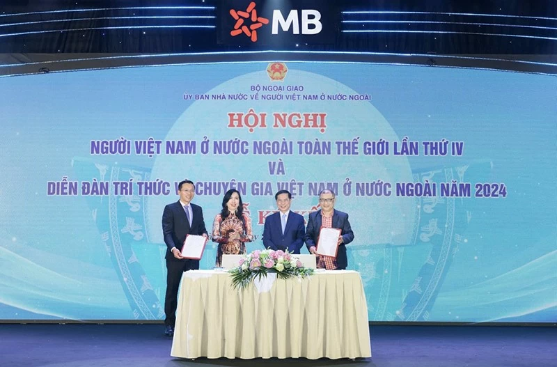 Lễ ký kết Biên bản ghi nhớ hợp tác giữa Hiệp hội Doanh nhân Việt Nam ở nước ngoài và Ngân hàng TMCP Quân đội MBBank.