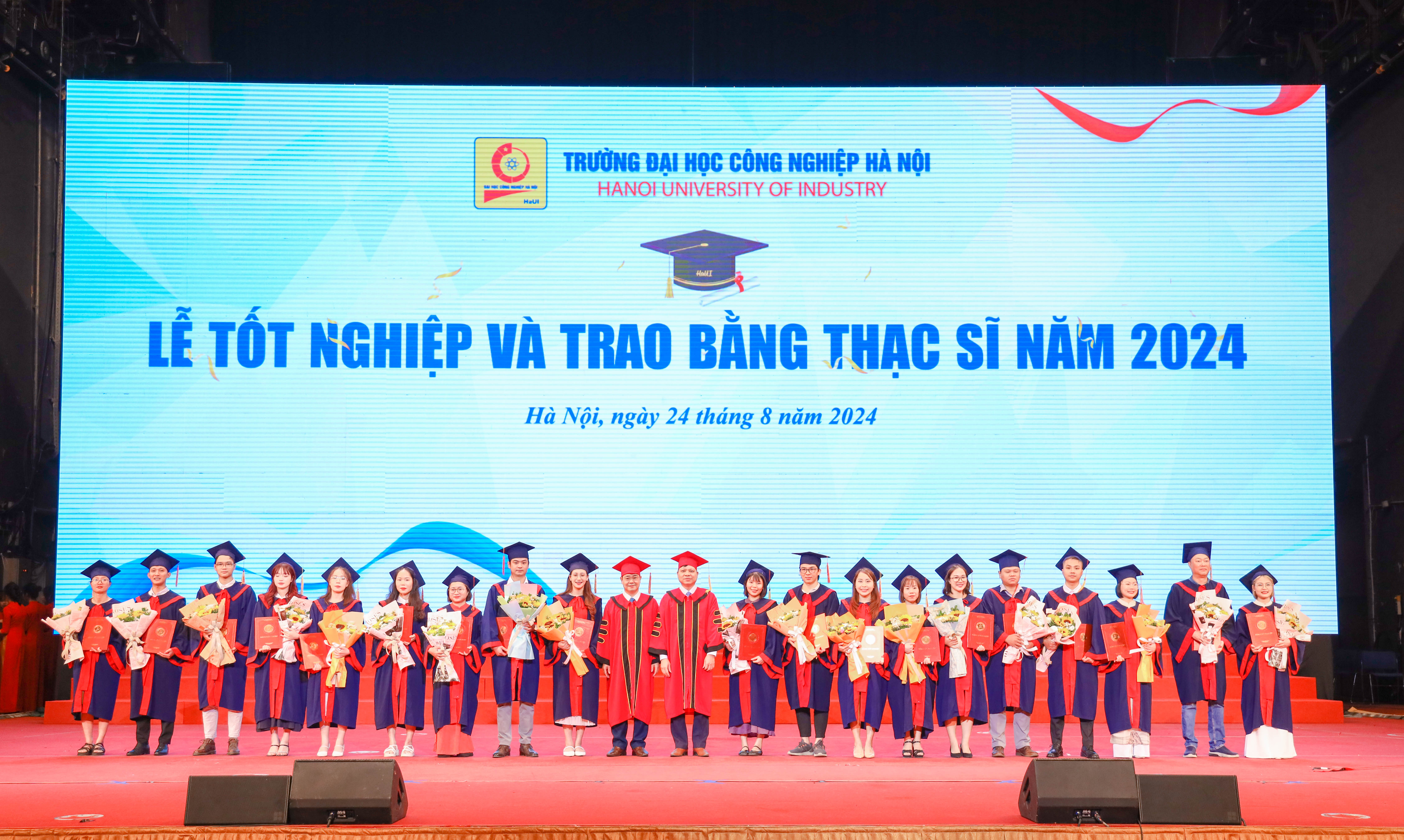 Hiệu trưởng Đại học Công nghiệp Hà Nội cảm ơn cha mẹ của gần 6.000 cử nhân, kỹ sư trong lễ tốt nghiệp -1