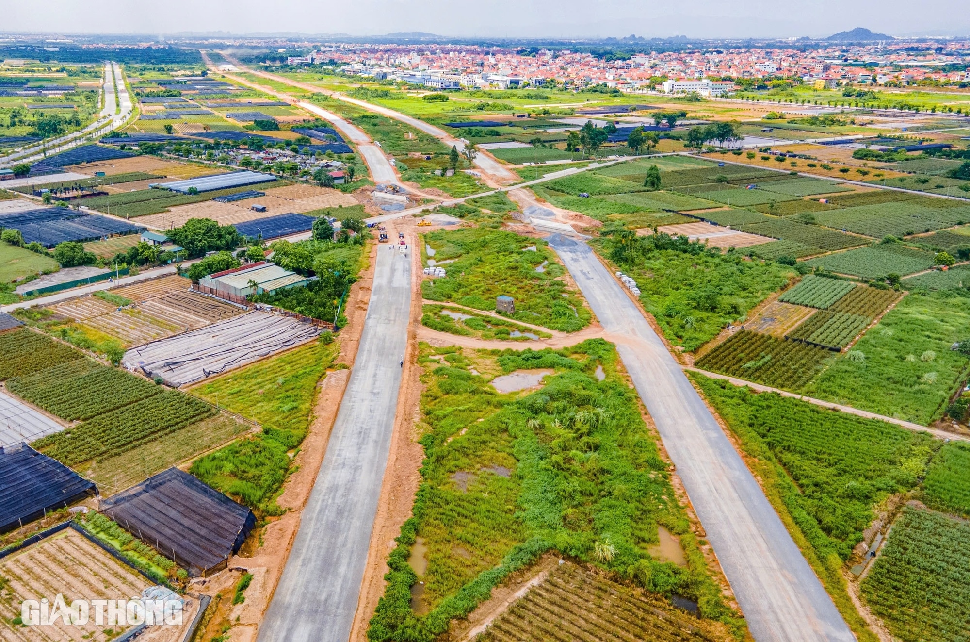 Những mét thảm đầu tiên trên tuyến Vành đai 4 - Vùng Thủ đô- Ảnh 10.