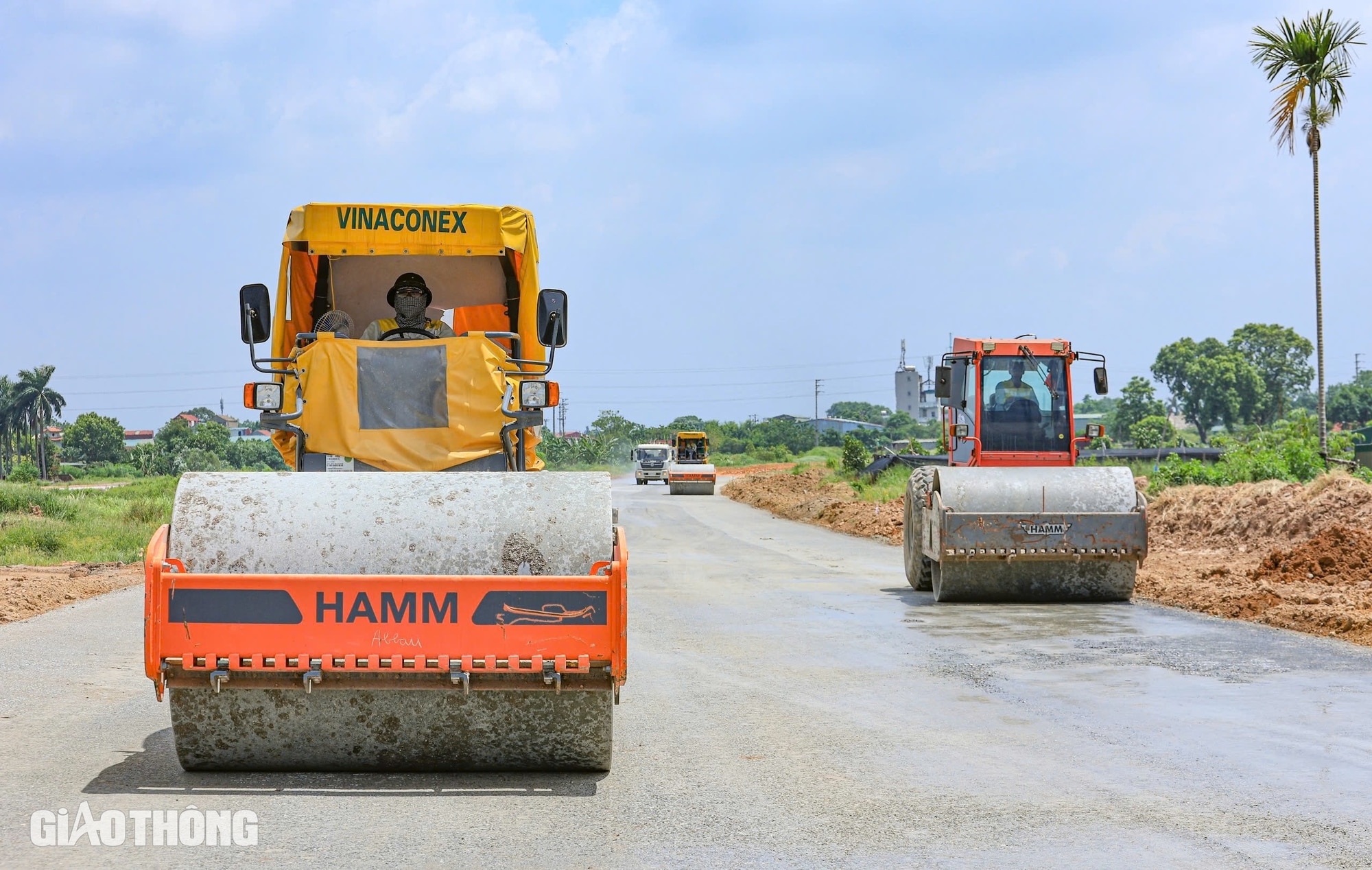 Những mét thảm đầu tiên trên tuyến Vành đai 4 - Vùng Thủ đô- Ảnh 12.