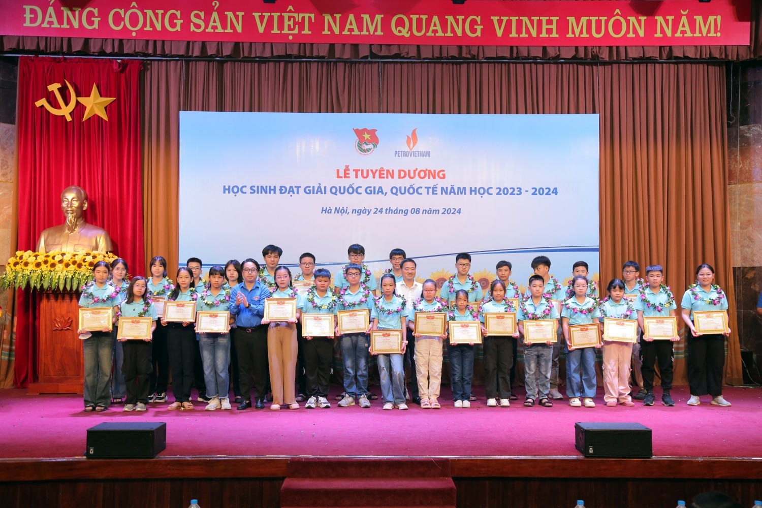 Petrovietnam tuyên dương học sinh đạt thành tích cao trong các kỳ thi quốc gia năm học 2023 - 2024