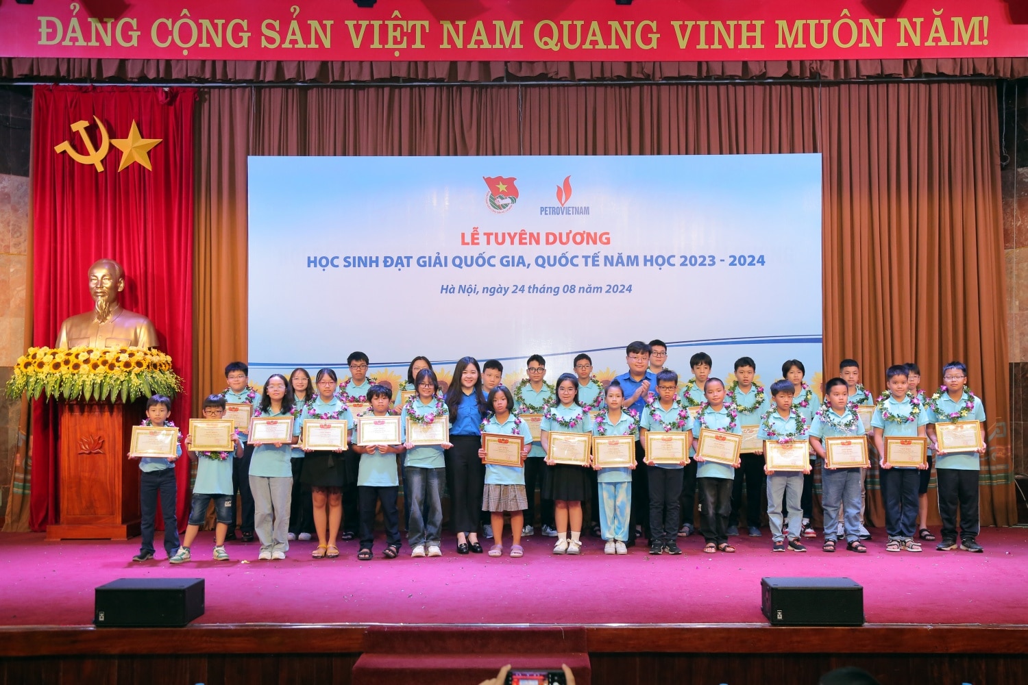 Petrovietnam tuyên dương học sinh đạt thành tích cao trong các kỳ thi quốc gia năm học 2023 - 2024