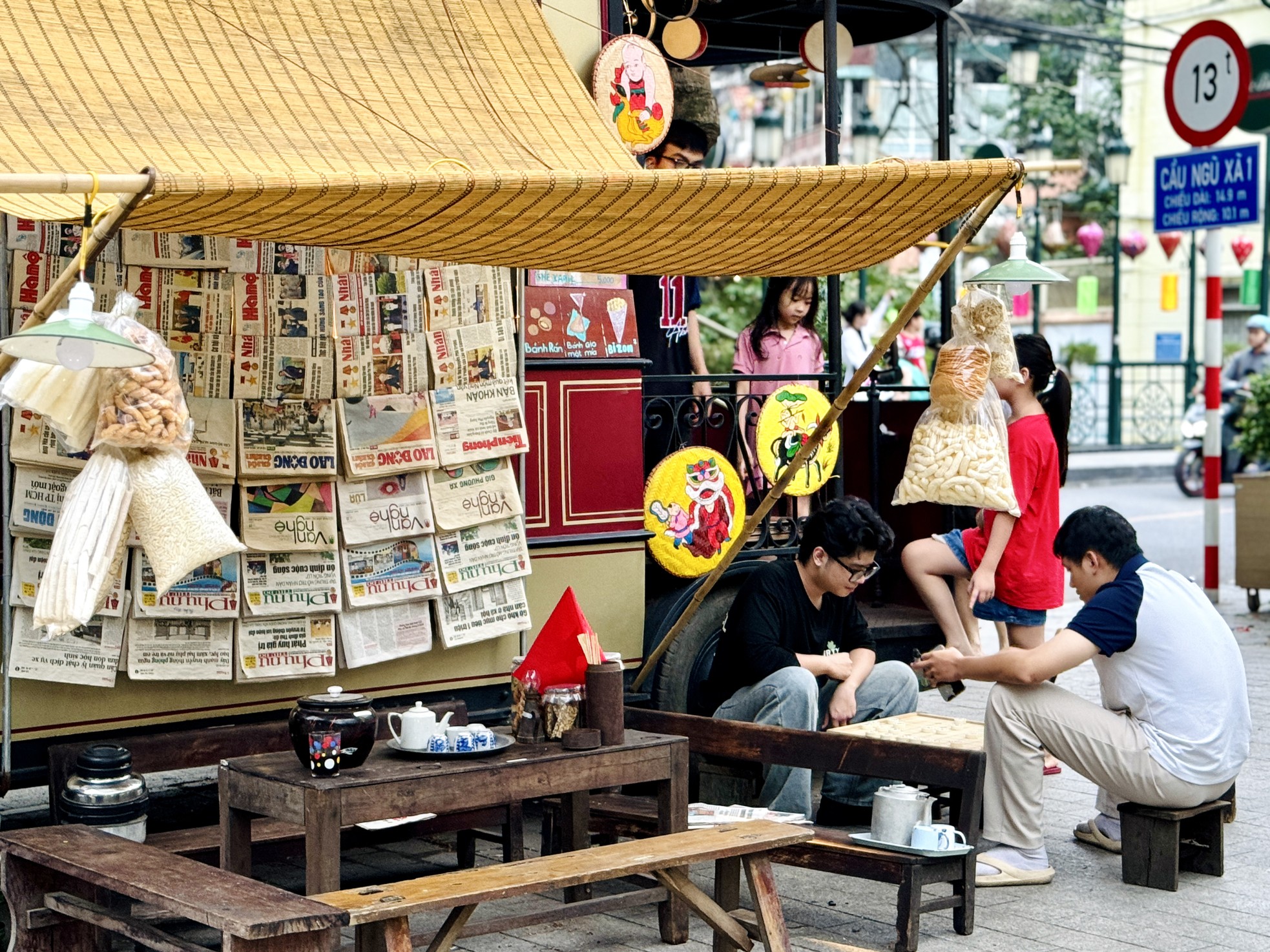 'Toa bao cấp Bếp - Chạn - Mâm' tái hiện Hà Nội thời bao cấp sống động qua chuyến du hành ngược thời gian ảnh 4