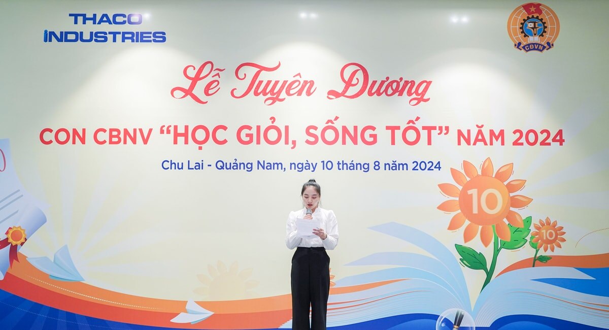 Em Nguyễn Thị Quỳnh Như đại diện cho 130 em HSSV phát biểu tại chương trình