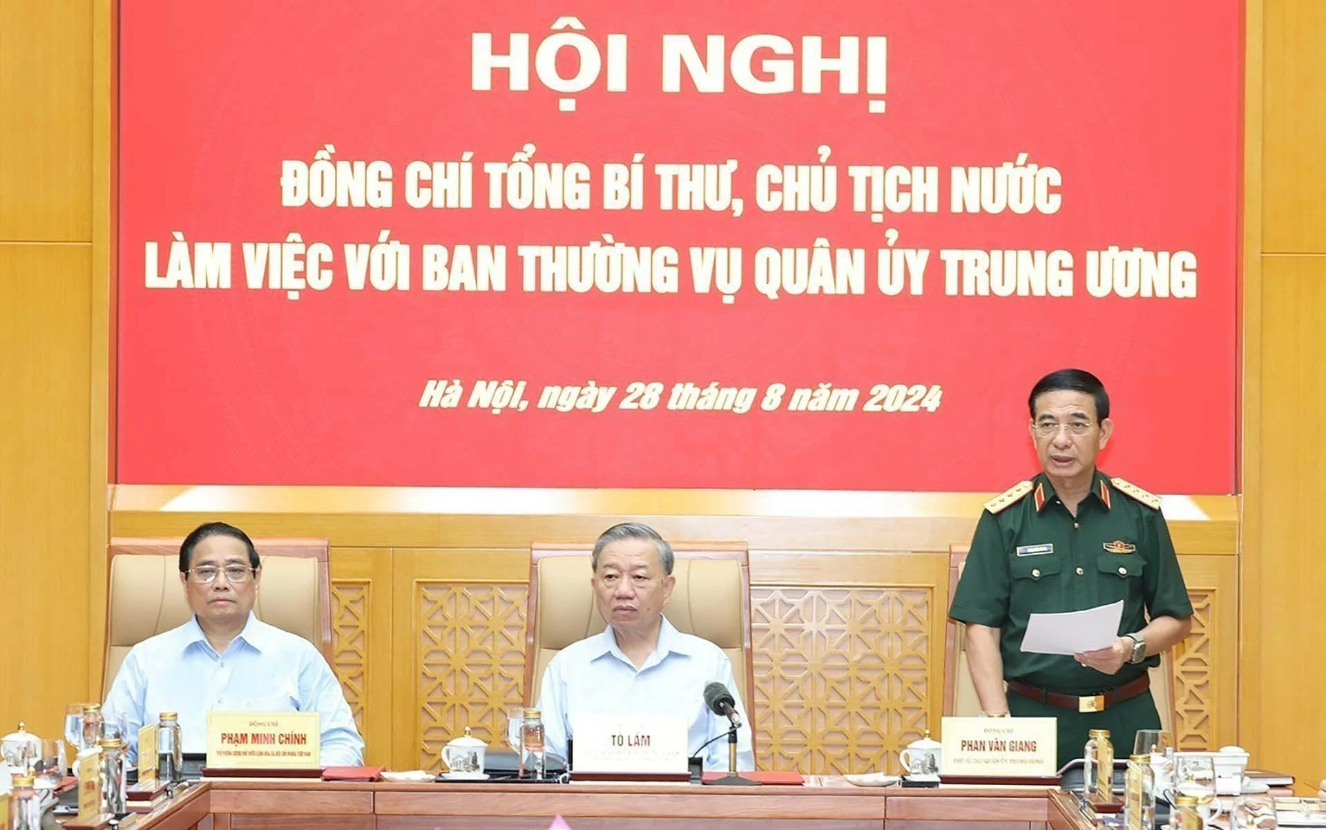 Quân đội phải được quan tâm xây dựng vững mạnh về mọi mặt